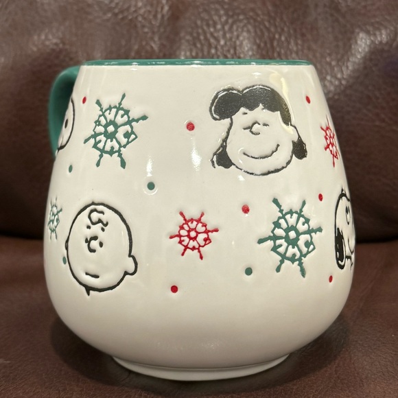 Snoopy Charlie Brown Lucy & Snowflakes Tear Drop Style Peanuts Christmas Mug - Picture 5 of 10
